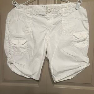 Arizona Jean Company White Cargo Shorts